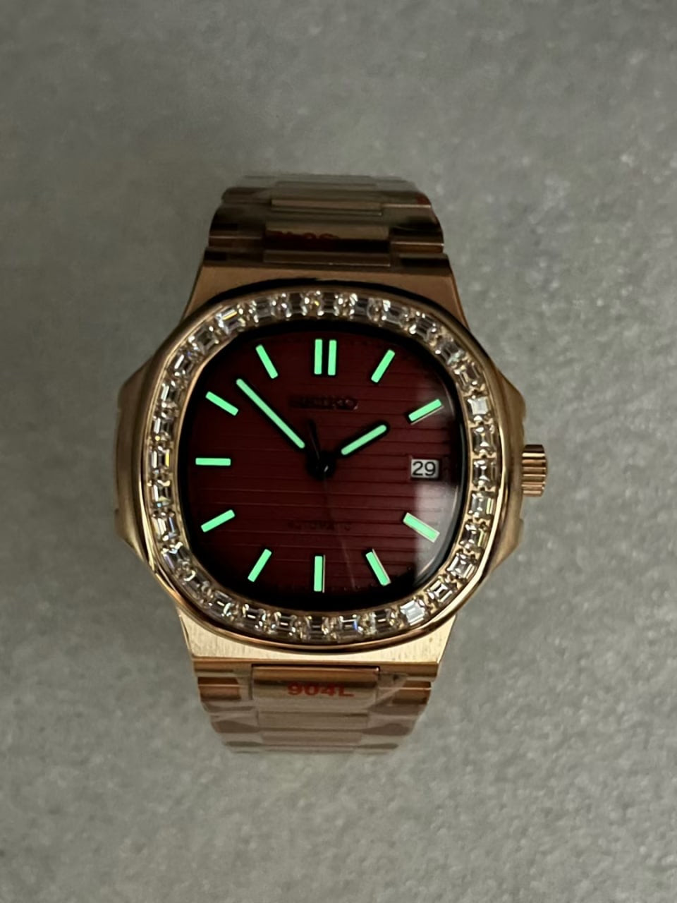 Seikotilus "Rose gold red diamond" NH35